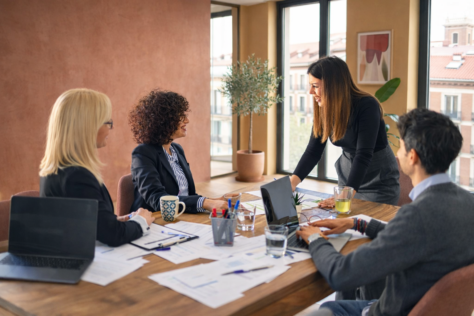 reunión de ventas para capacitar a la fuerza de ventas