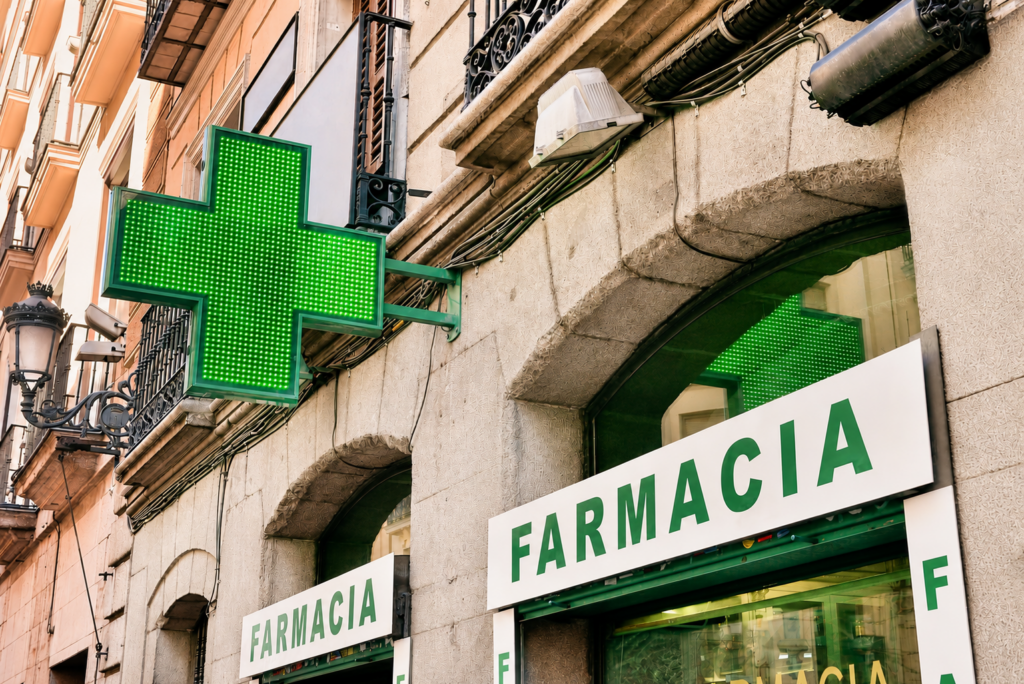 fachada de una farmacia en Madrid 